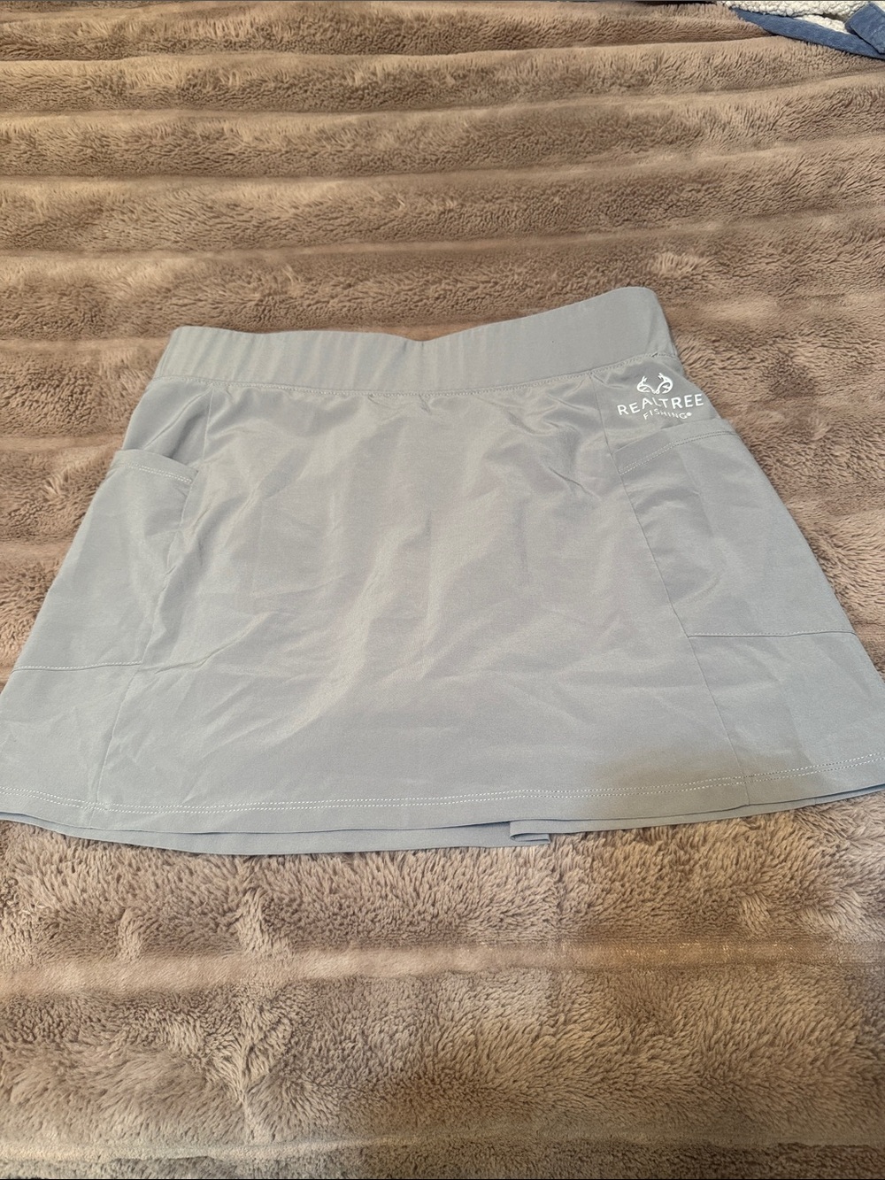 Realtree Women's Light Gray Athletic Skort with Logo - Picture 1 of 6